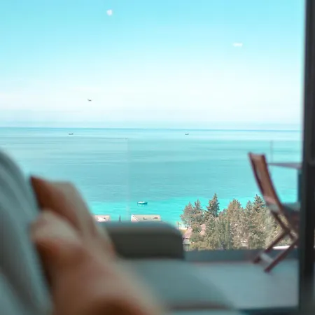 Escape By Form 3 Apartmán